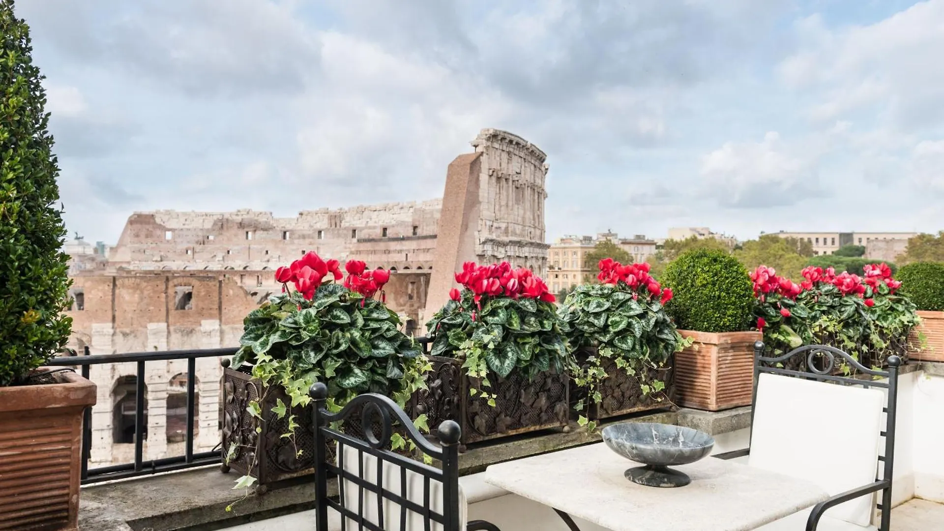 Colosseum Penthouse - Beyond By Treasurerome Apartment